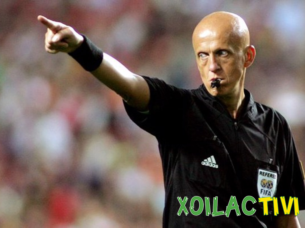 trong-tai-thoi-coi-bong-da